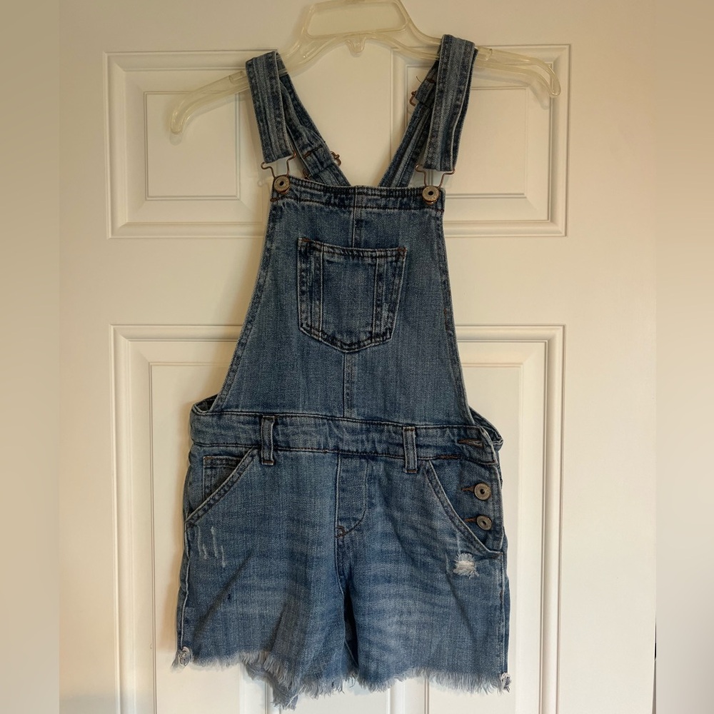 Blue Jean Overalls 
Women’s 
Size: M
Lightly Worn